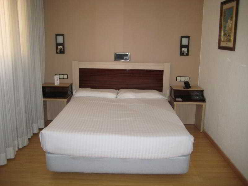 B&B Hotel Zaragoza Royal Room photo